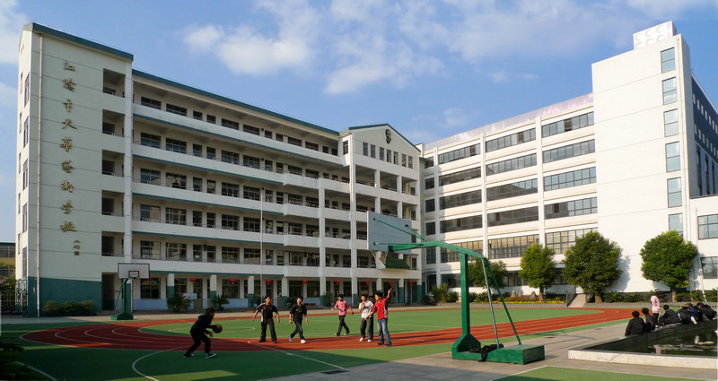 江阴市天华艺术学校