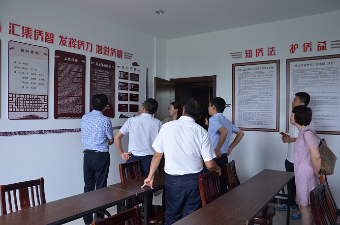 市纪检组江健康副组长,侨联党组成员,办公室主任王贤平参加调研.