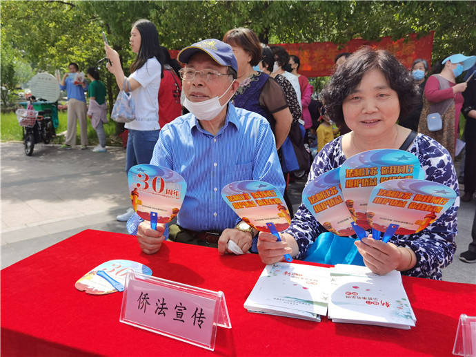 南通市崇川区侨联,学田街道侨联分会联合举办侨法宣传活动
