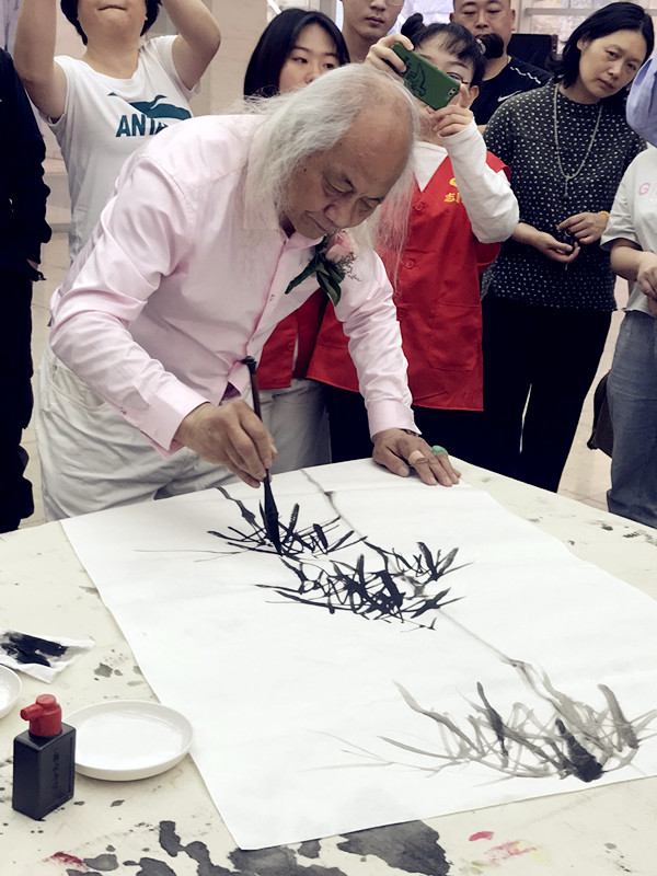 常州市侨联接待刘海粟入室弟子杨竹共商筹备常州市华侨书画院事宜