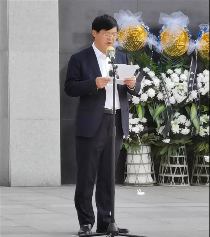 县委常委,统战部部长蒋树建激昂陈辞,以此来告慰先烈的灵魂,接受