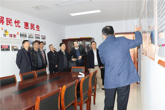 范忠良一行还考察了如东经济开发区新时代文明实践所,振新社区党员